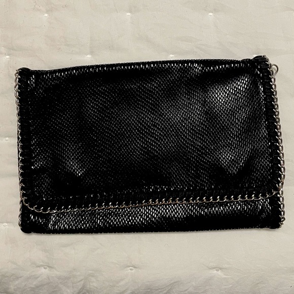 Snakeskin clutch with silver hardware, removable strap, snap closure - Picture 2 of 4